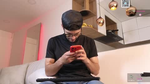 Snapshot of phantom_bigger1 chatting on 02/07/25, 12:50 phantom_bigger1 online show from 02/07/25, 12:50