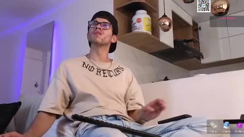 Snapshot of phantom_bigger1 chatting on 02/17/25, 11:55 phantom_bigger1 online show from 02/17/25, 11:55