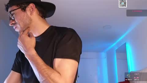 Snapshot of phantom_bigger1 chatting on 02/20/25, 01:36 phantom_bigger1 online show from 02/20/25, 01:36