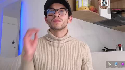 Snapshot of phantom_bigger1 chatting on 02/20/25, 02:35 phantom_bigger1 online show from 02/20/25, 02:35