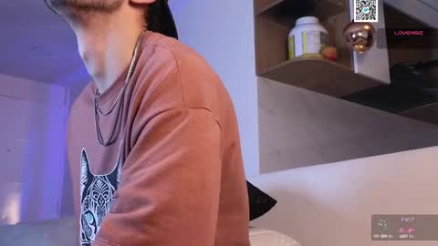 Snapshot of phantom_bigger1 chatting on 02/21/25, 11:33 phantom_bigger1 online show from 02/21/25, 11:33