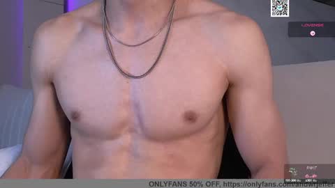 Snapshot of phantom_bigger1 chatting on 02/21/25, 05:42 phantom_bigger1 online show from 02/21/25, 05:42