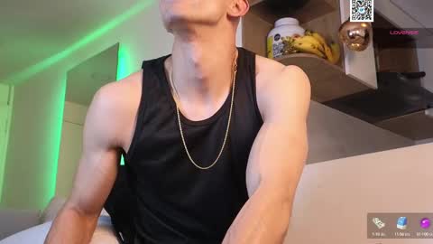 Snapshot of phantom_bigger1 chatting on 02/26/25, 11:41 phantom_bigger1 online show from 02/26/25, 11:41