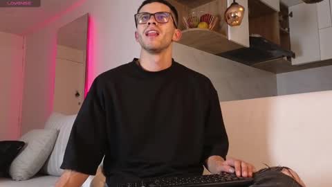 Snapshot of phantom_bigger1 chatting on 03/05/25, 11:28 phantom_bigger1 online show from 03/05/25, 11:28