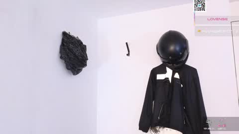 Snapshot of phantom_bigger1 chatting on 03/12/25, 02:01 phantom_bigger1 online show from 03/12/25, 02:01