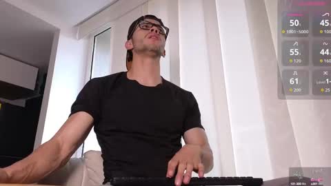 Snapshot of phantom_bigger1 chatting on 09/14/25, 01:10 phantom_bigger1 online show from 09/14/25, 01:10