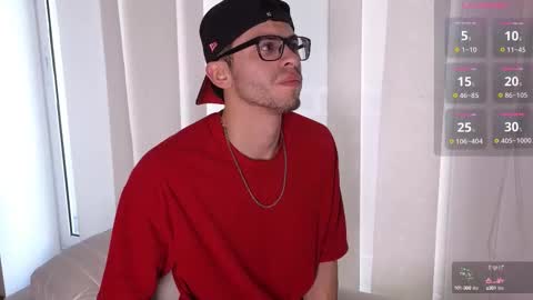 Snapshot of phantom_bigger1 chatting on 09/17/25, 01:35 phantom_bigger1 online show from 09/17/25, 01:35