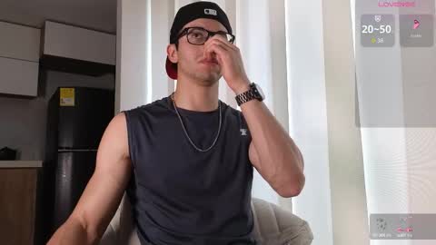 Snapshot of phantom_bigger1 chatting on 10/09/25, 12:58 phantom_bigger1 online show from 10/09/25, 12:58