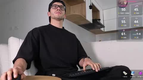 Snapshot of phantom_bigger1 chatting on 10/12/25, 03:33 phantom_bigger1 online show from 10/12/25, 03:33