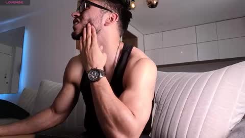 phantom_bigger1 online show from 11/25/25, 04:29