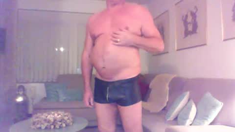 Snapshot of phil279 chatting on 11/16/25, 05:29 Phil online show from 11/16/25, 05:29