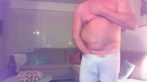 Snapshot of phil279 chatting on 11/21/25, 11:36 Phil online show from 11/21/25, 11:36