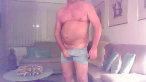 Snapshot of phil279 chatting on 11/29/25, 04:21 Phil online show from 11/29/25, 04:21