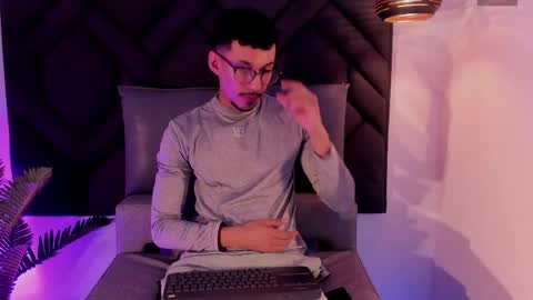 Milo online show from 06/06/26, 02:16