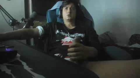 Snapshot of philip_dj chatting on 12/17/25, 09:37 philip_dj online show from 12/17/25, 09:37