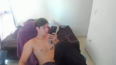 Snapshot of philip_dj chatting on 04/28/26, 06:24 philip_dj online show from 04/28/26, 06:24