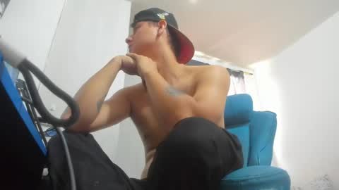 Snapshot of philip_dj chatting on 04/29/26, 04:00 philip_dj online show from 04/29/26, 04:00