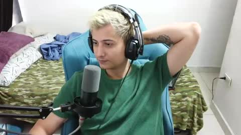 Snapshot of philip_dj chatting on 06/21/26, 12:41 philip_dj online show from 06/21/26, 12:41