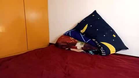 Online at weekends Friday to Sunday online show from 02/22/25, 08:53