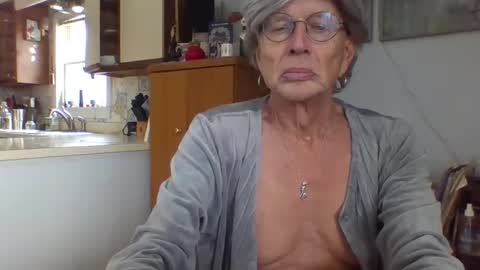 Snapshot of phillipa1023 chatting on 01/25/25, 07:28 phillipa online show from 01/25/25, 07:28