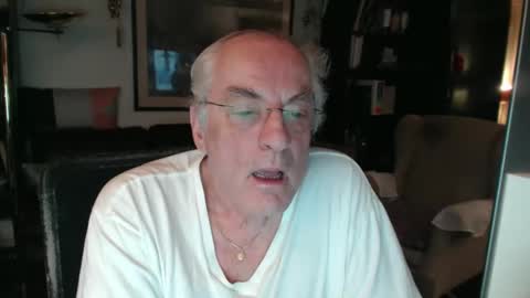 Snapshot of philoumis2 chatting on 12/27/24, 04:32 Philippe online show from 12/27/24, 04:32