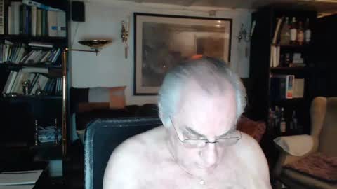 Snapshot of philoumis2 chatting on 01/24/25, 12:42 Philippe online show from 01/24/25, 12:42