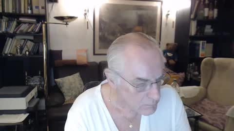 Snapshot of philoumis2 chatting on 02/02/25, 11:21 Philippe online show from 02/02/25, 11:21