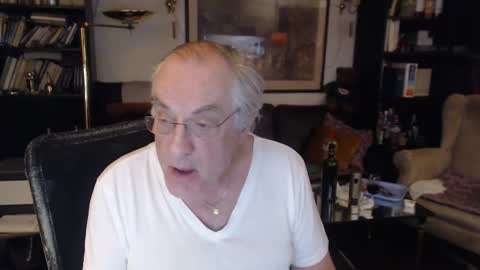 Snapshot of philoumis2 chatting on 02/13/25, 11:15 Philippe online show from 02/13/25, 11:15