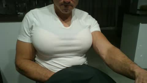 Snapshot of philouuuuu chatting on 02/19/26, 02:40 philouuuuu online show from 02/19/26, 02:40