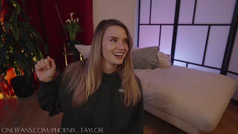 Snapshot of phoenix_taylor chatting on 01/31/25, 02:15 PHOENIX TAYLOR online show from 01/31/25, 02:15