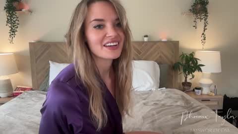 PHOENIX TAYLOR online show from 11/29/25, 09:07
