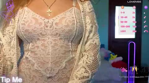 Snapshot of phoenixlunar chatting on 10/09/25, 07:06 Selena online show from 10/09/25, 07:06