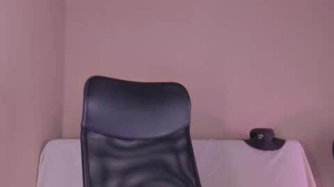 Snapshot of phoenixx_x chatting on 03/26/26, 09:42 phoenixx_x online show from 03/26/26, 09:42