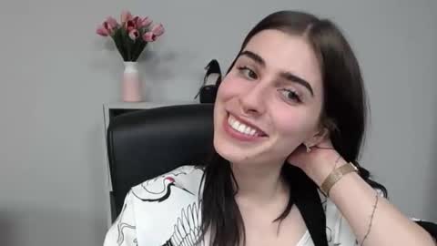 Snapshot of pia_desire chatting on 10/02/25, 05:09 P I A online show from 10/02/25, 05:09