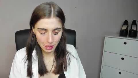 Snapshot of pia_desire chatting on 10/21/25, 01:56 P I A online show from 10/21/25, 01:56