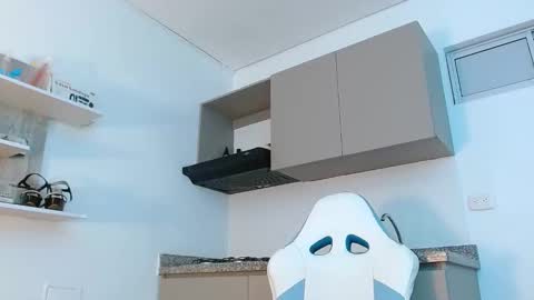 Liz online show from 02/26/25, 11:04