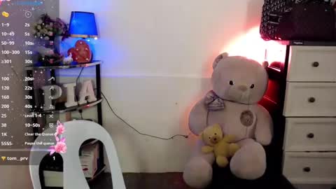 Pia online show from 02/06/25, 01:10