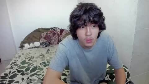 picaszomilos350 online show from 11/21/25, 11:20