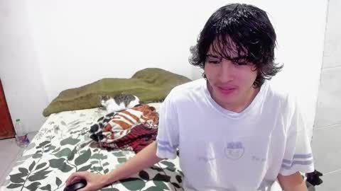 picaszomilos350 online show from 11/28/25, 11:02