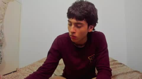 picaszomilos350 online show from 04/17/26, 07:22