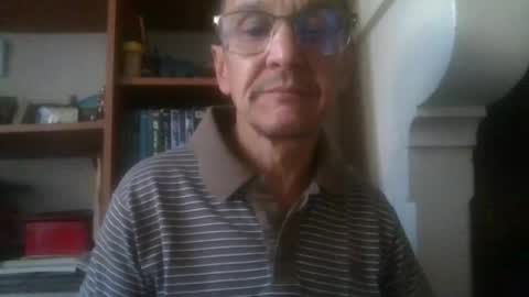 Snapshot of pichoun71 chatting on 07/24/26, 06:44 pichoun71 online show from 07/24/26, 06:44