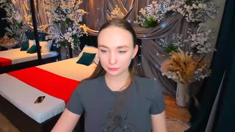 Emelie online show from 02/11/25, 07:38