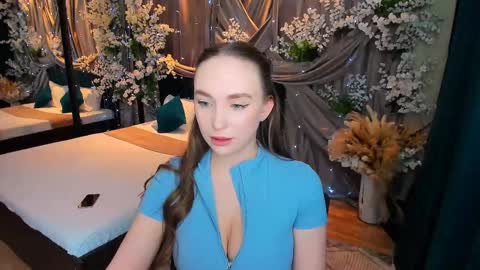 Emelie online show from 02/25/25, 10:18