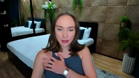 Emelie online show from 09/15/25, 06:19