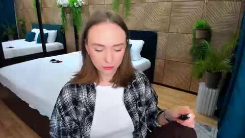 Emelie online show from 09/21/25, 10:17