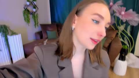 Emelie online show from 09/22/25, 04:03