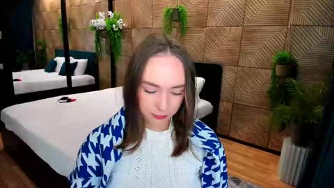 Emelie online show from 10/01/25, 04:13