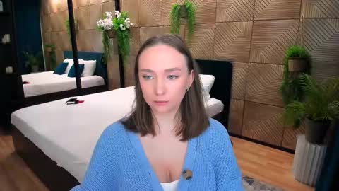 Emelie online show from 10/09/25, 10:13