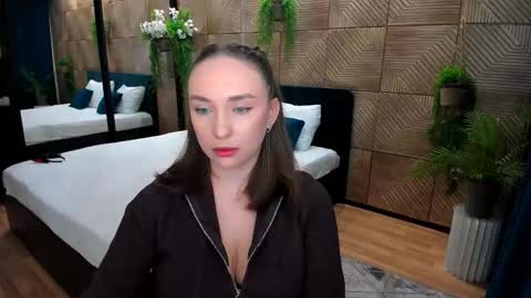 Emelie online show from 10/16/25, 05:03