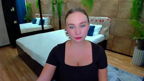 Emelie online show from 04/17/26, 10:51